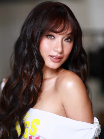Killer wing. Soft lips. Dangerous combination.
@reignparani_ 💜

Makeup @delosre