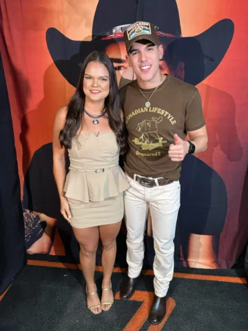 Que momento único ao lado @zevaqueiro! 🤠❤️
Um verdadeiro espetáculo a experiênc