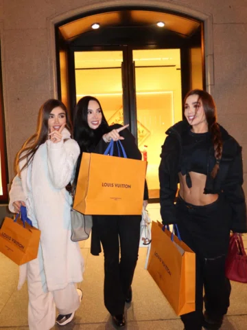 En nuestros ratos libres… un tardeito 🧡 @danielagutierrez011 
@valeriag0111