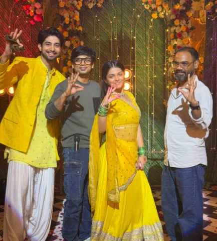 really missed u guys @dev_adityaa @nancy_roy56 the set was empty without u both 
