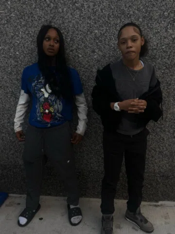sumn like kin ts closer so she twin 👩🏼‍🐰‍👩🏻!