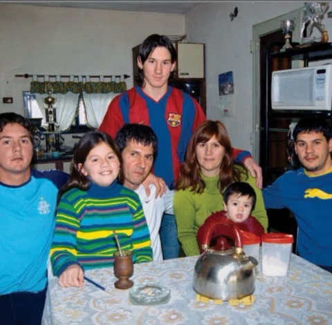 Trabajas en una fábrica de acero de 4 am a 7 pm. Tienes 4 hijos que mantener. Un