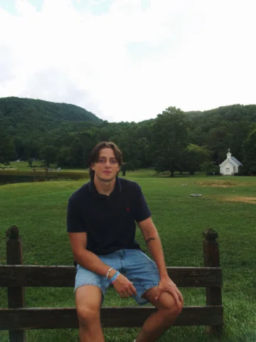I left for the mountains, and I came back with a heart that’s full

Praise God f