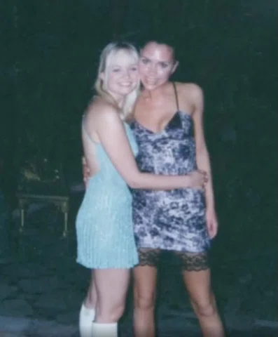 Sending birthday kisses my gorgeous friend, @victoriabeckham! Love you lots. 💕�