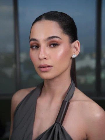 JASMINE ✨ 

Makeup @johnpagadu 
Assistant Makeup @queenprinceboyz101 
Hair @hair
