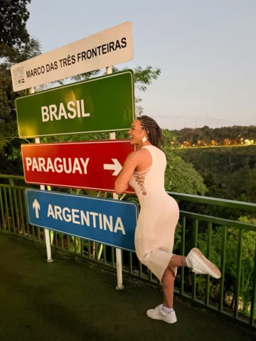 Viajar é deixar a alma respirar em outros horizontes.
É lembrar, entre um caminh
