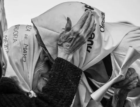 Las locas de Plaza de Mayo
A 50 años del golpe cívico-eclesiástico-militar de 19