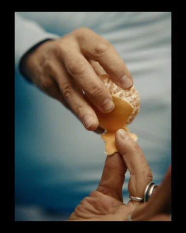 easy peeler by @brockiiiiiii 

we bought every clementine in berlin

dir. Lucas 