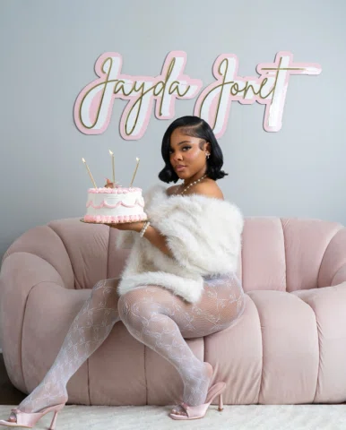 Everyday is all about me , this one just comes with a cake #23 🎂🎀