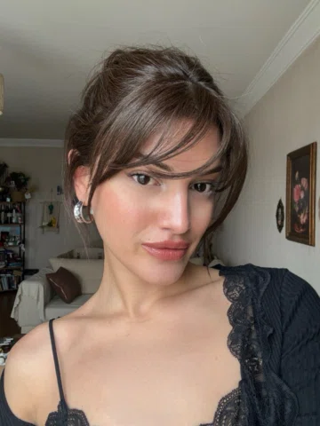 Üçüncü fotoğrafta Boda kusuyordu ona baktım özür dilerim annecim selfie çekiliyo