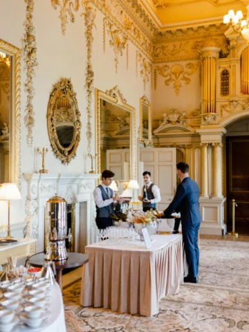Time flies on a wedding day. Choosing the right venue makes all the difference.
