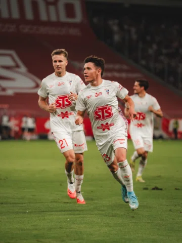 Pokazali charakter. Brawo drużyno, brawo kibice🔥

Jadymy Durś 🖤