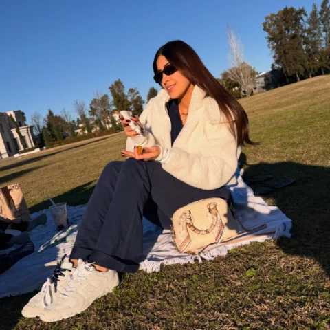 El protector solar que AMO 💛🌞⚡️ y no me puede faltar! 👛🤞🏼🤩 
 ••• UV Defend