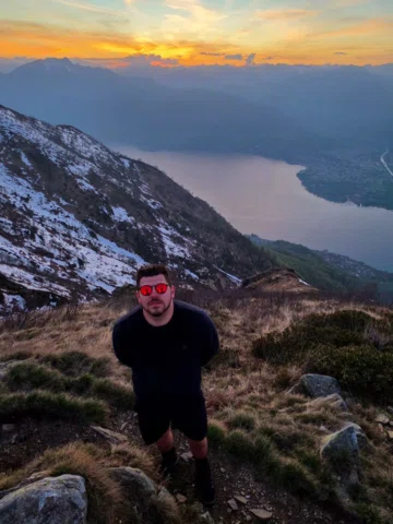 Golden Hour🌅

#ticino #hike #mountains  #goldenhour #outside