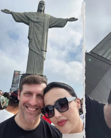 — Aí:ja é ou já era ?
— já é! 
(ler com sotaque carioca)