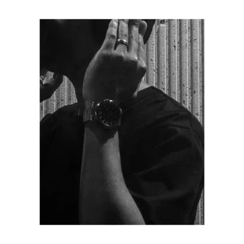 INT. STUDIO – Afternoon 
Minimal Days wearing studio headphones

SNDY:
G, tayo?

