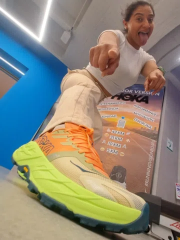 Gracias a @chicamocharace  por este regalo de @hoka_colombia que me tocó el alma