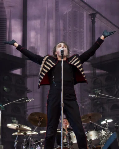 mandatory birthday time with mama :) @mychemicalromance in liverpool, uk
30 june