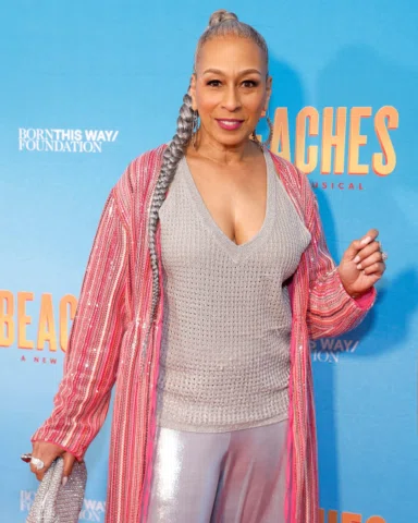 PEOPLE! Listen up… So I was at the @beachesthemusical opening on Broadway earlie