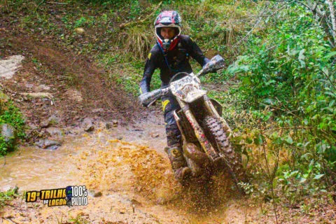 O homem acelerando no trilhão da lagoa✊️🔥🐝
.
📸Fotos @100%Piloto