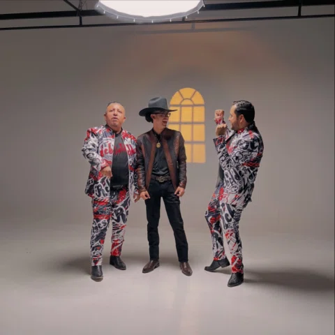 No nomás 1, pero dos canciones se vienen a dueto con mis compás @losnuevosrebeld