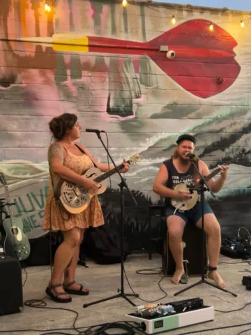 tonight open mic in the alley between @kegandcoin & @dartbarjax

sign ups start 