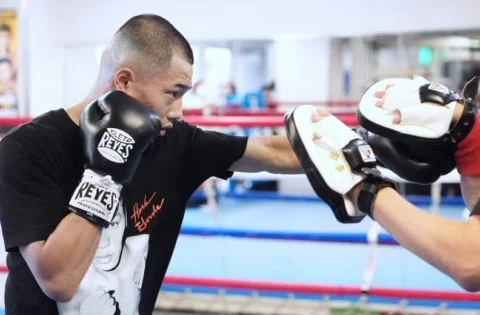 本日は公開練習でした🥊

試合まで残り2週間をきり、コンディション調整と体重管理も順調です。

記者の方たちとの質疑応答も良い刺激になって、気合いが入ります。
