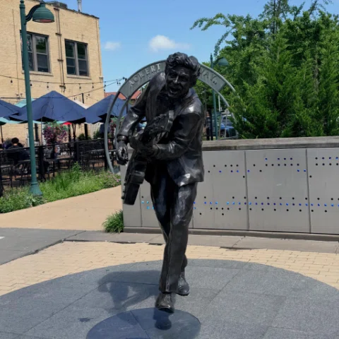 St. Louis! 

1) You put this statue in any city but this one and people will say