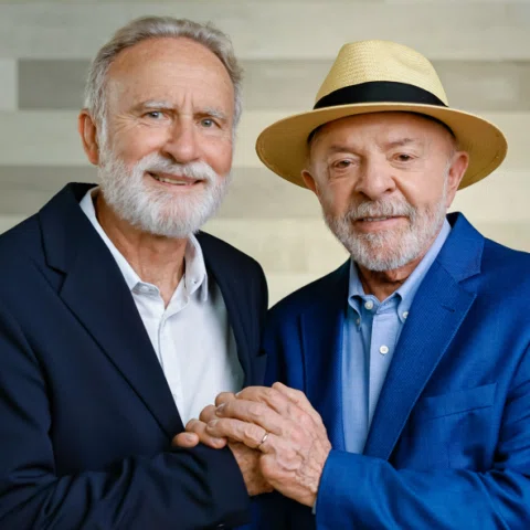Ao lado do presidente @lulaoficial, seguimos firmes na construção de um Paraná e