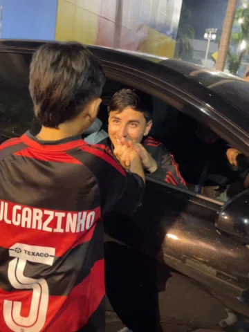 Ontem meu coração sorriu de um jeito que eu nunca vou conseguir explicar. 🥹
Con