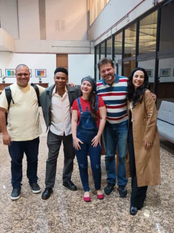 Prestigiando o potente espetáculo @adultoapeca, com os amigos e afilhados @helde