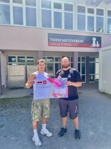 Heute habe ich den Spenden-Scheck unserer Spendenwoche an den Tierschutzverein F