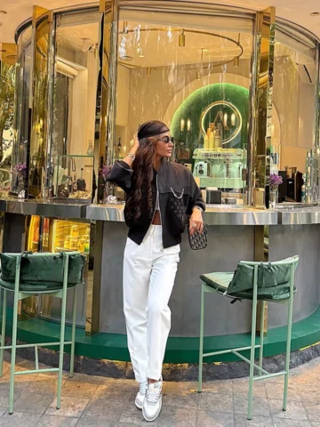 Coat👉🏽 @hallyofficial @hallycollection1994 
Bag & sneakers 👉🏽 @dior 
Pants �