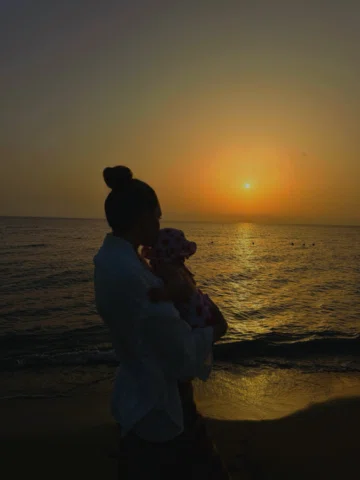 I tramonti che profumano di sale, pappa e amore infinito. 🌅_