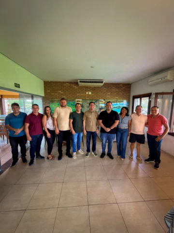 Participei de uma importante reunião ao lado do prefeito de Alagoinha, Alirio Fi