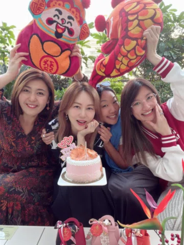 過了一個開心新年和生日🎂
和#besties 一起永遠開心
#恭喜發財 #身體健康 #平安喜樂 
#chinesenewyear