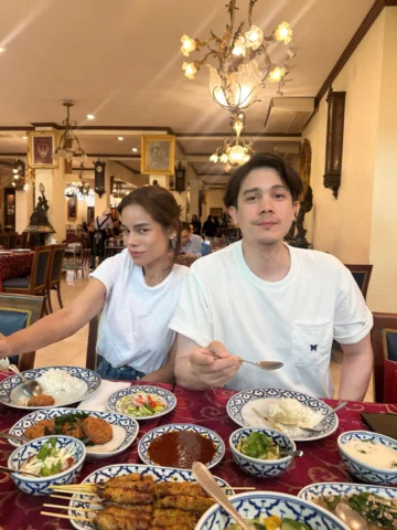 นัดกินข้าววางแผนงานแต่งงานป้ากบ @kob_kavi บังเอิญเจอน้องไบร์ท @bright_ch3 มานั่ง