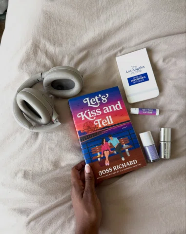 happy pub day to one of my favorites of the year!! let’s kiss and tell by @joss.