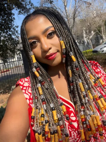 Good morning from me, my beads and this @shani.beats beat 🥰🎉 I’m actually gonn