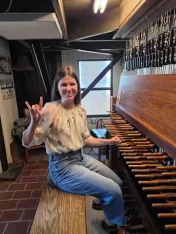 Welcome back Amy! Carillonneur 2021-22 @amyrestermusic Thank you for visiting!