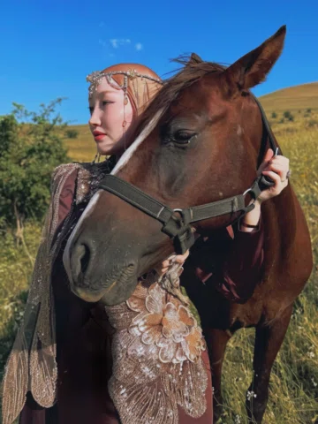 Biz Kazaklarda, tıpkı eski Türklerde olduğu gibi 12 Hayvanlı Türk Takvimi vardır