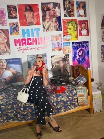 Hit machine at @lacloserieofficiel ❤️‍🔥
Est ce vous reconnaissez votre chambre 