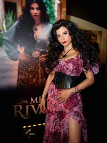 Ella es Dalila...
y esta es su historia. 🗡

MI RIVAL ya disponible en @vix ❤️‍�
