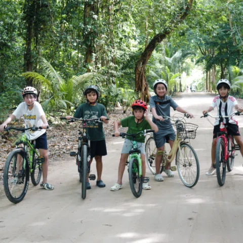 Island weekends are the best! We traded the city and our gadgets for bikes, boat