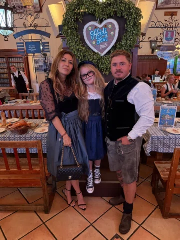 o' zapft is! #heidifest 
————————————
#dieschaefers #familie #bayern