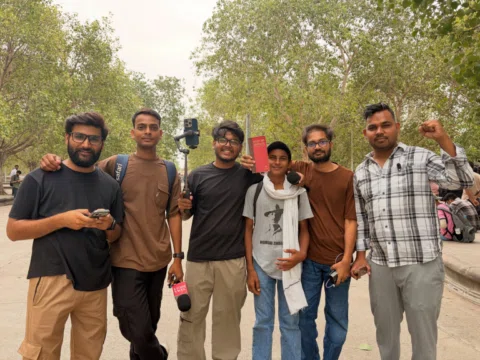 भाई लोग प्रोटेस्ट में