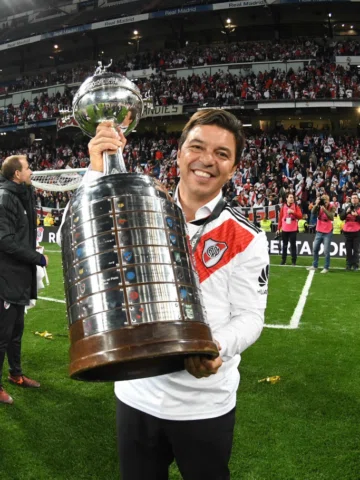 MARCELO GALLARDO, EL TÉCNICO MÁS GANADOR DE LA HISTORIA, SE VA DE RIVER.
El juev