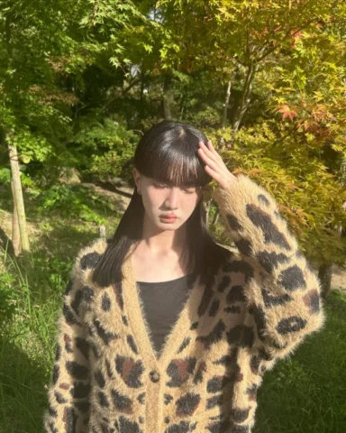 .
少し涼しくなってきましたね🍂
今トレンドのヒョウ柄コーデ
ちょ一可愛くない？🫶🏻
やっぱ秋はブラウンだよね🤎

あとみんな季節の変わり目だから絶対体