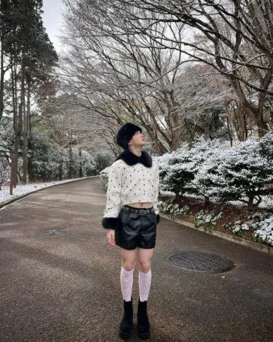 .
雪なんて久しぶりに見た🤍
普段より寒い日は鼻チークを濃くするのが好きなの🤭
ちなトップスはサンタさんからもらったんだよ。

#伯井太陽 #SUNちゃん 