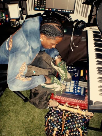 La Flame for @cactusplantfleamarket 🌵♨️
.
.
.
.
.
.
.
.
.
.
@travisscott 
#trav